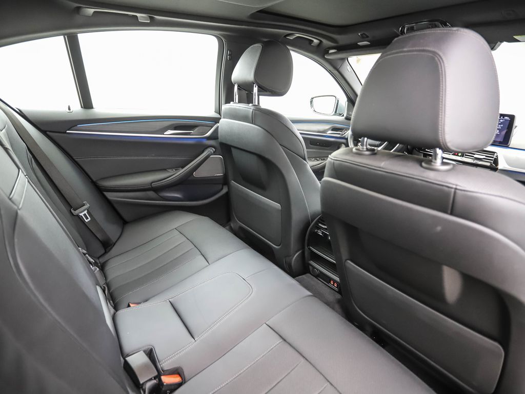 Thumbnail: 2023 BMW 5 Series - 26