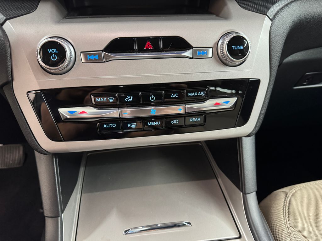 2023 Ford Explorer Base