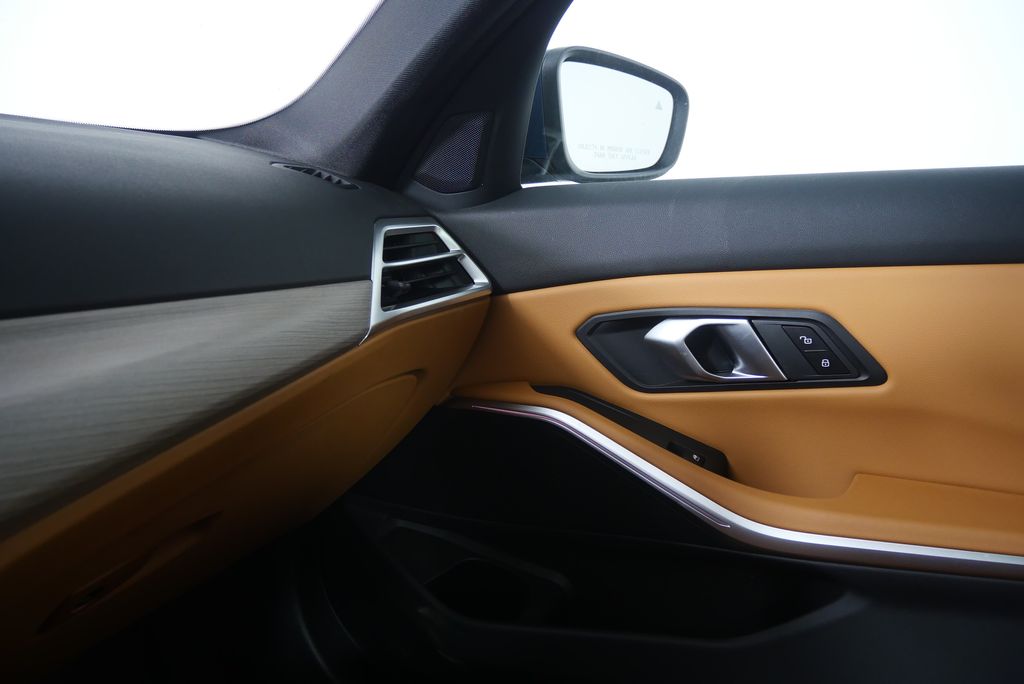 Thumbnail: 2025 BMW 3 Series - 31