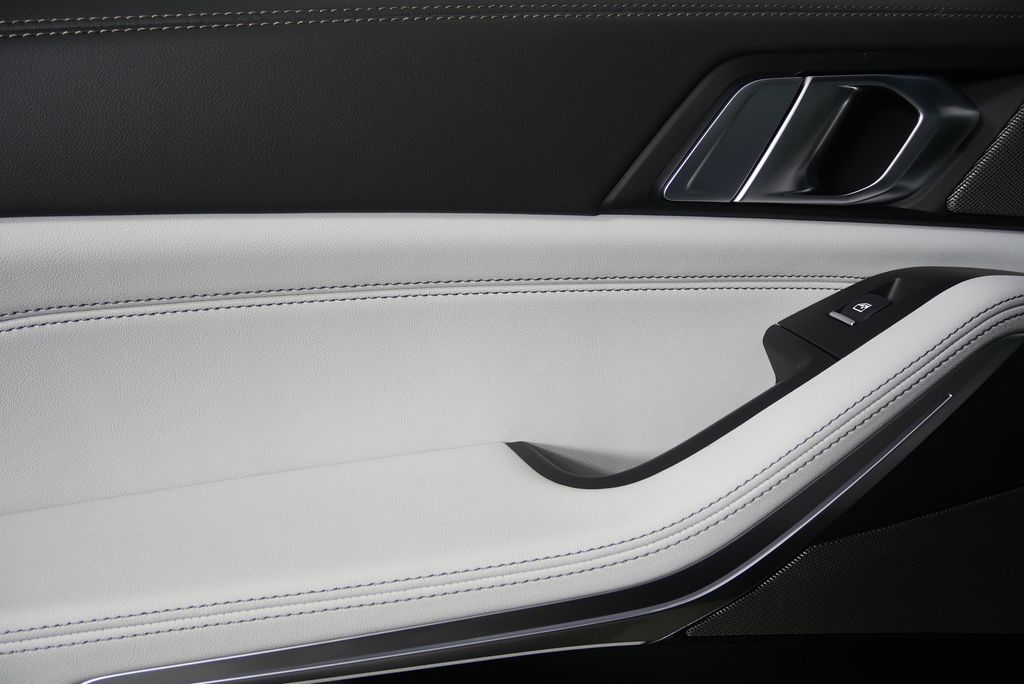 Thumbnail: 2026 BMW X5 - 14