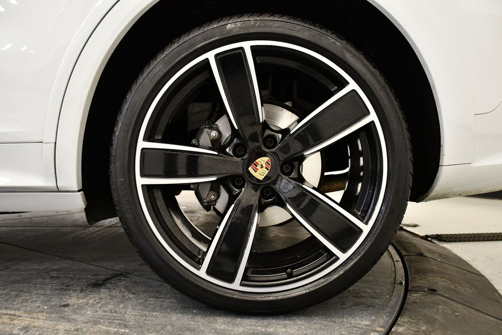Thumbnail: 2023 Porsche Cayenne - 17