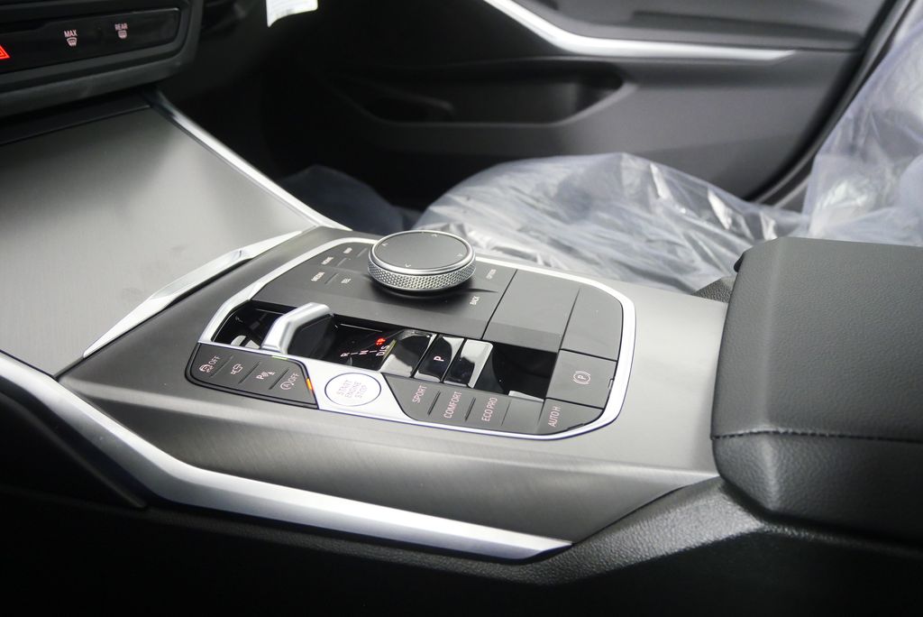 Thumbnail: 2026 BMW 3 Series - 24