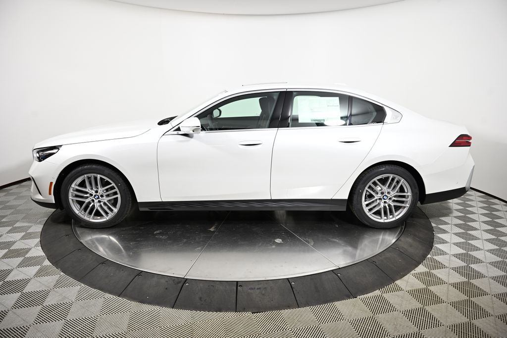 Thumbnail: 2025 BMW 5 Series - 2