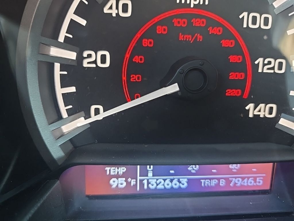 Used 2014 White Honda SE image 11