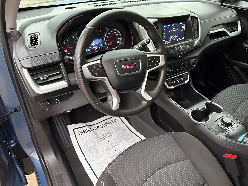 2024 GMC Terrain SLE photo