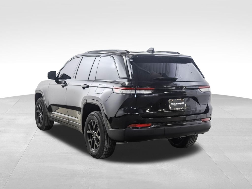 Thumbnail: 2025 Jeep Grand Cherokee - 3