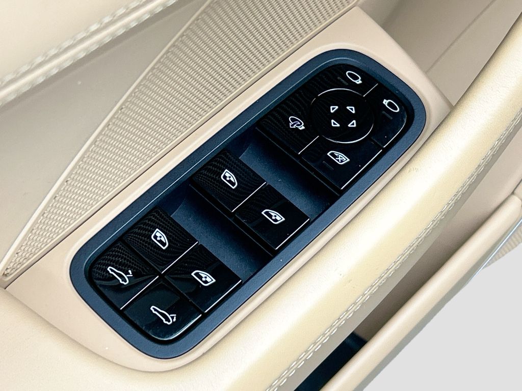 Thumbnail: 2019 Porsche Panamera - 24