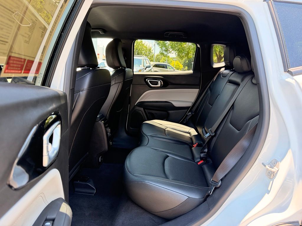 2025 Jeep Compass Limited Bright White Clearcoat - Jim Hudson Acura - Image 16
