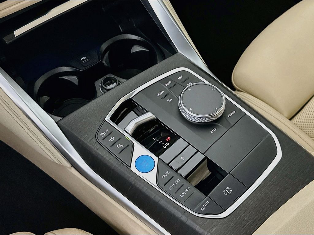 Thumbnail: 2024 BMW i4 - 17