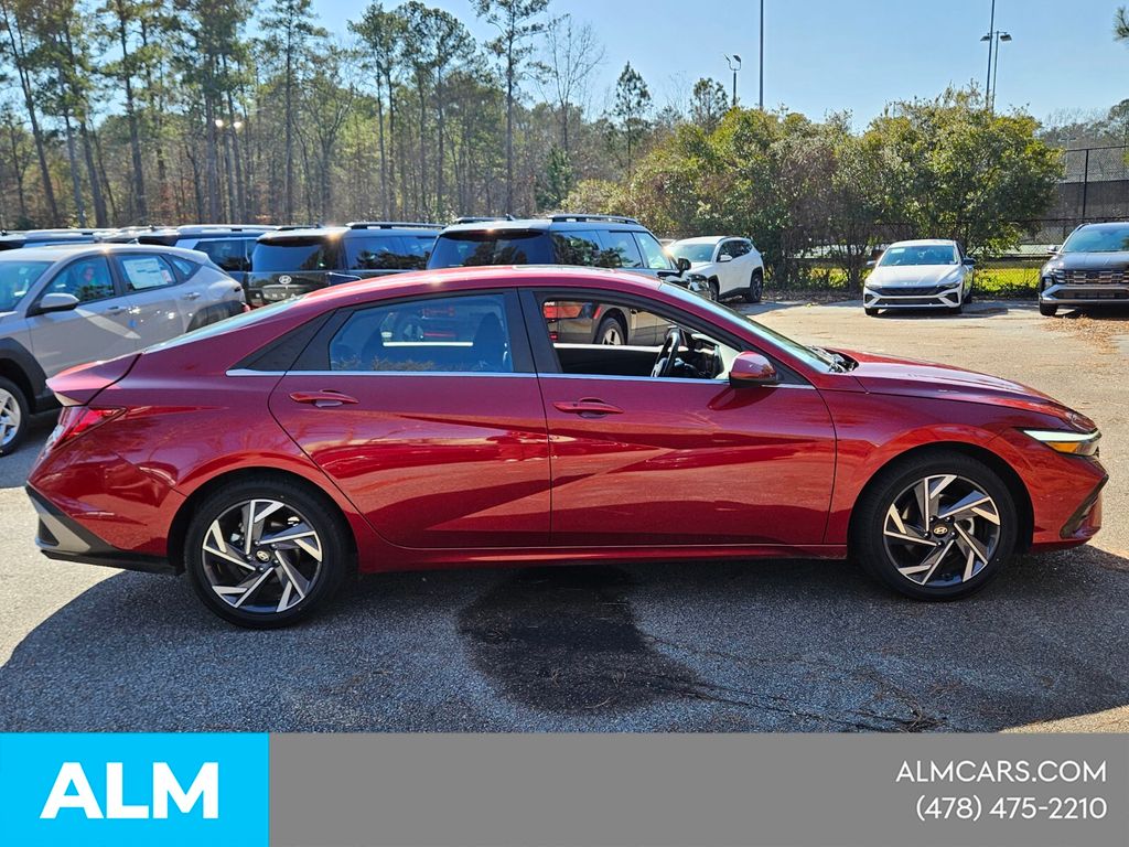 Used 2025 Red Hyundai SEL Convenience image 14