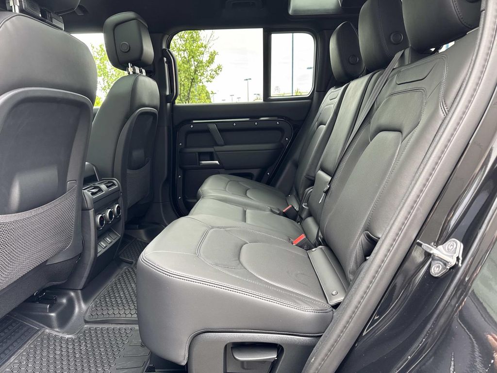 New 2026 Black Land Rover X-Dynamic SE image 13