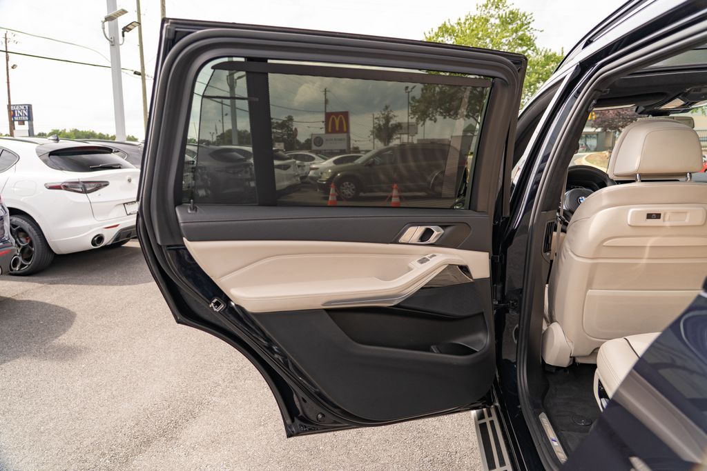 2022 BMW X7 xDrive40i photo