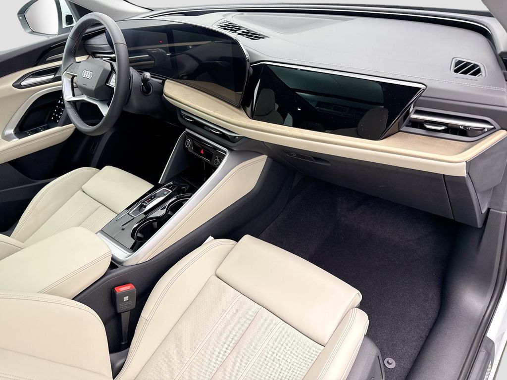 Thumbnail: 2025 Audi Q5 - 17