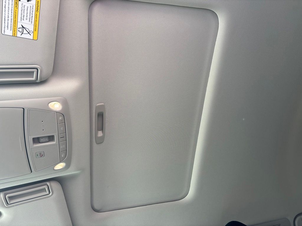 Used 2023 White Nissan SL image 18