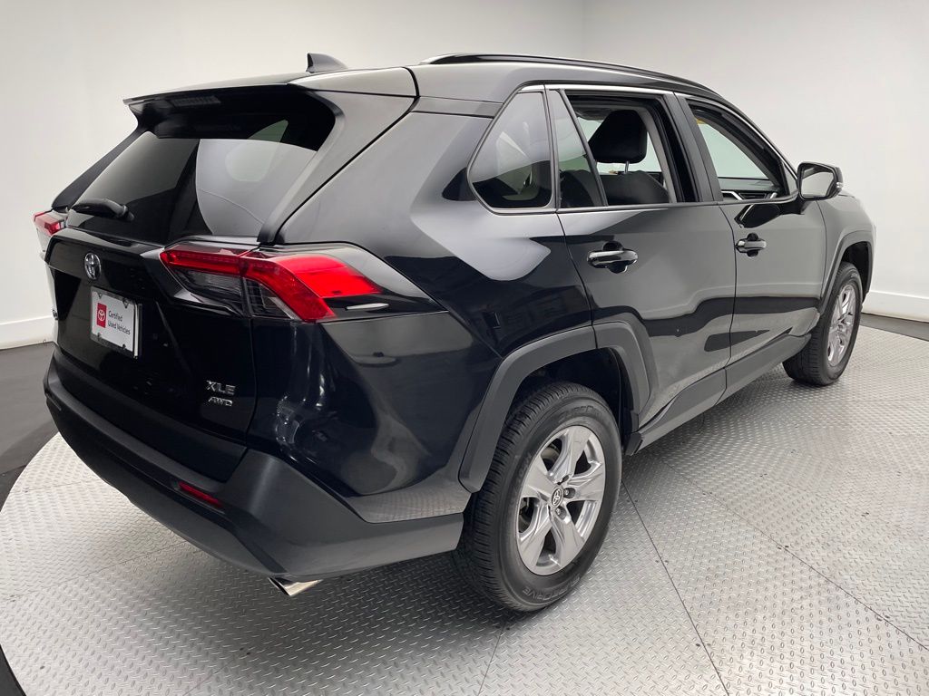 2022 Toyota RAV4 XLE 5