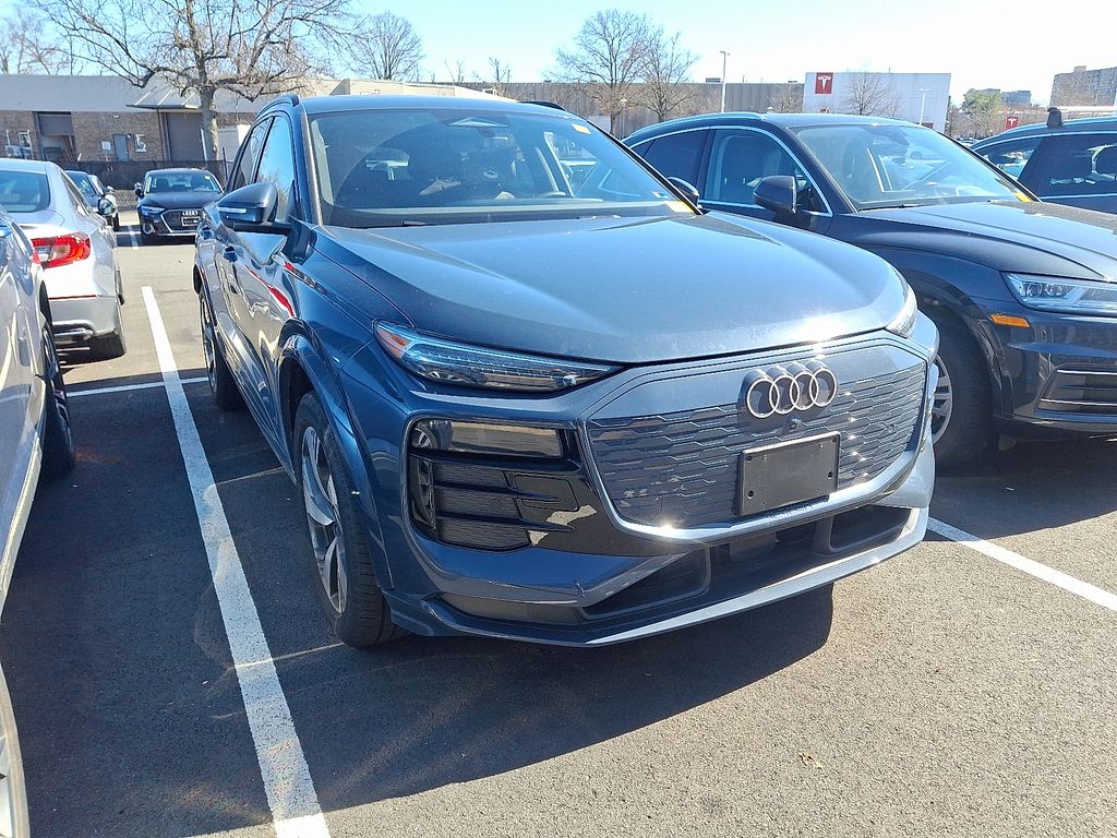 Thumbnail: 2025 Audi Q6 e-tron - 3