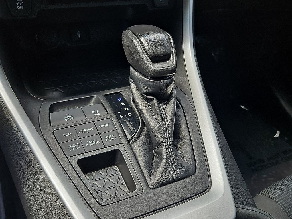 Thumbnail: 2020 Toyota RAV4 - 15