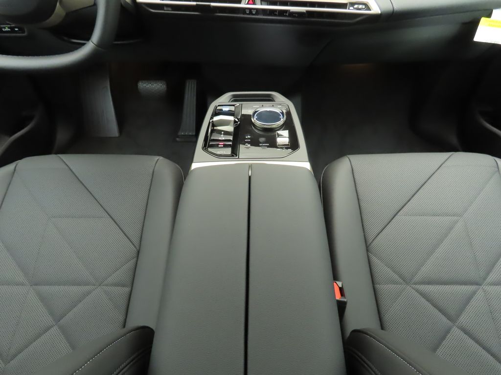 Thumbnail: 2026 BMW iX - 16