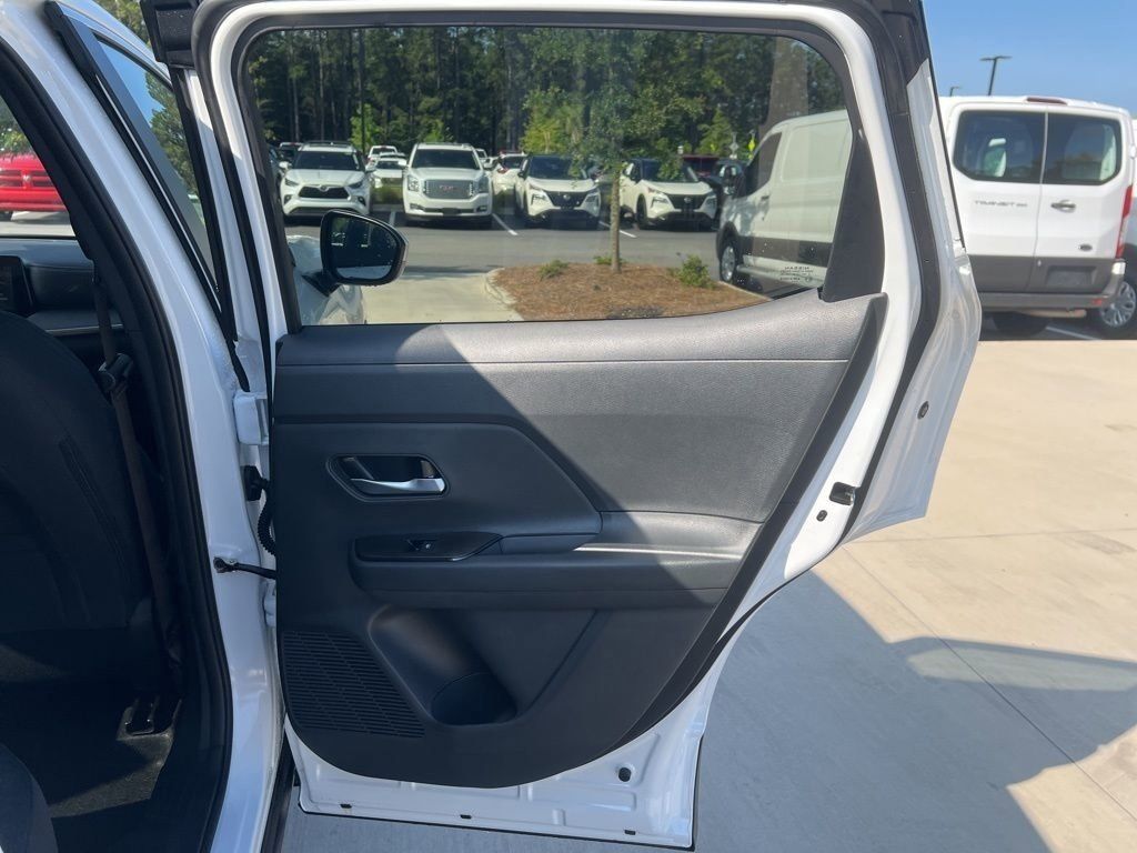 2025 Aspen White Tricoat Nissan Kicks SV FWD SUV
