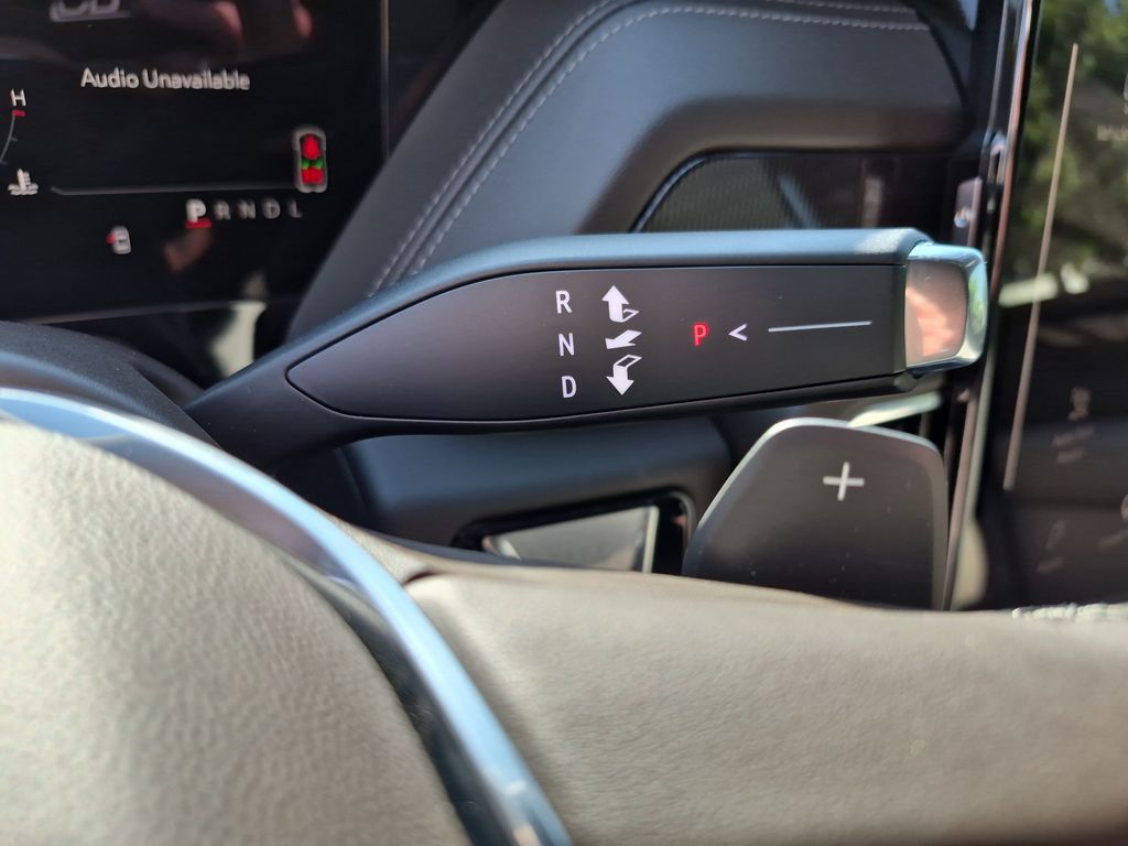 New 2026 White GMC Elevation image 28