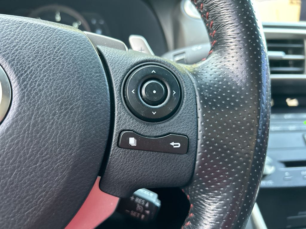 Thumbnail: 2016 Lexus IS - 17