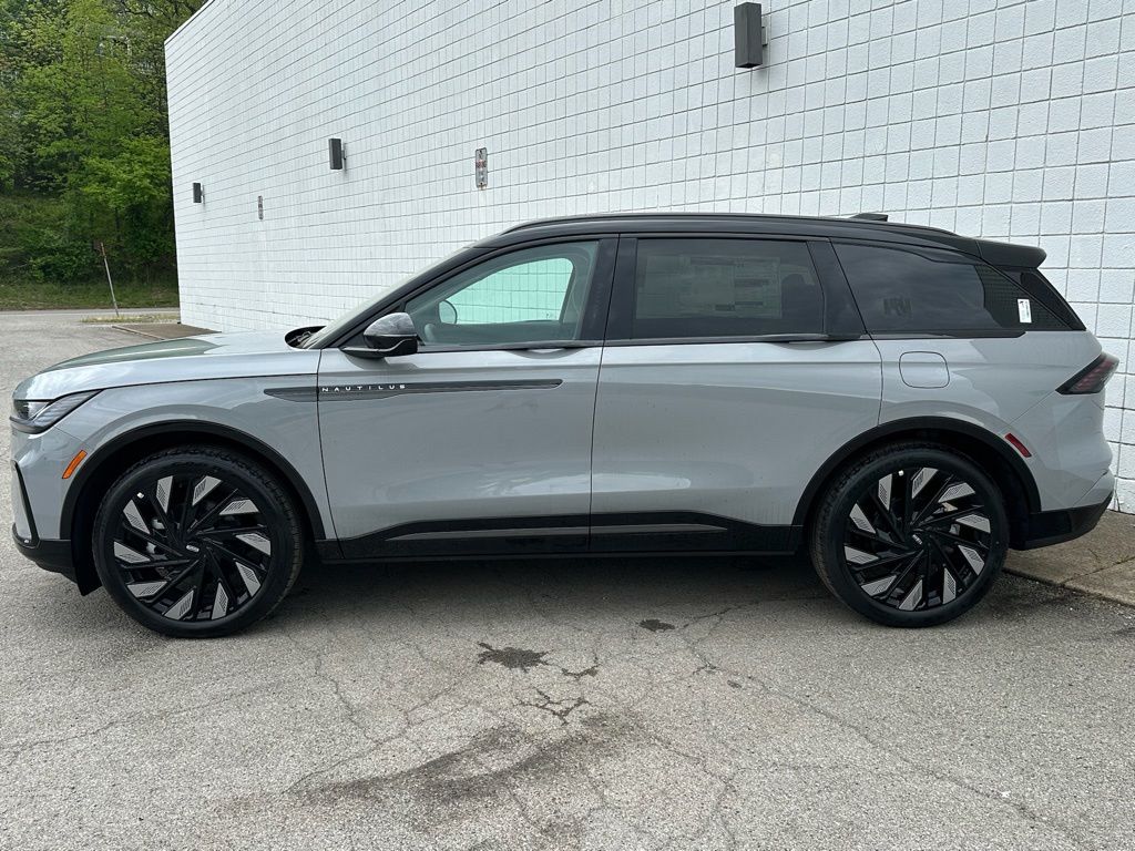 View vehicle photo 2