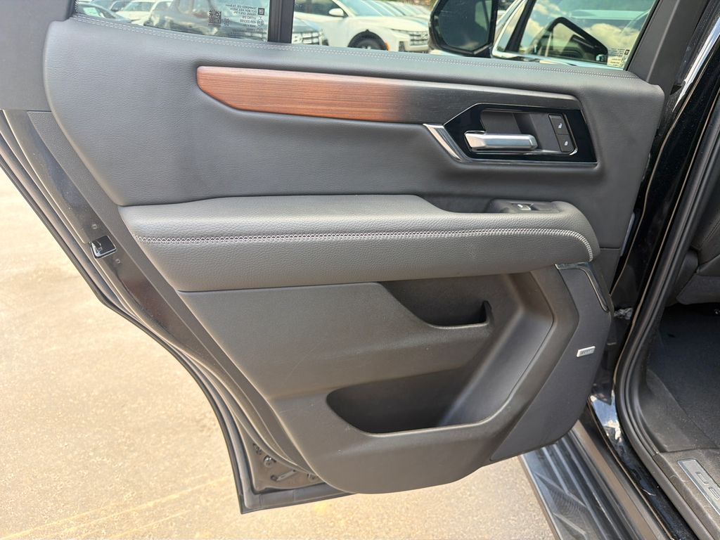 Used 2025 Onyx Black GMC Denali image 21