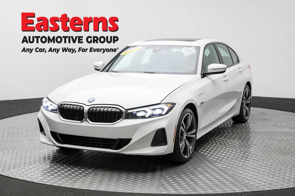 2023 BMW 3 Series 330e's photo