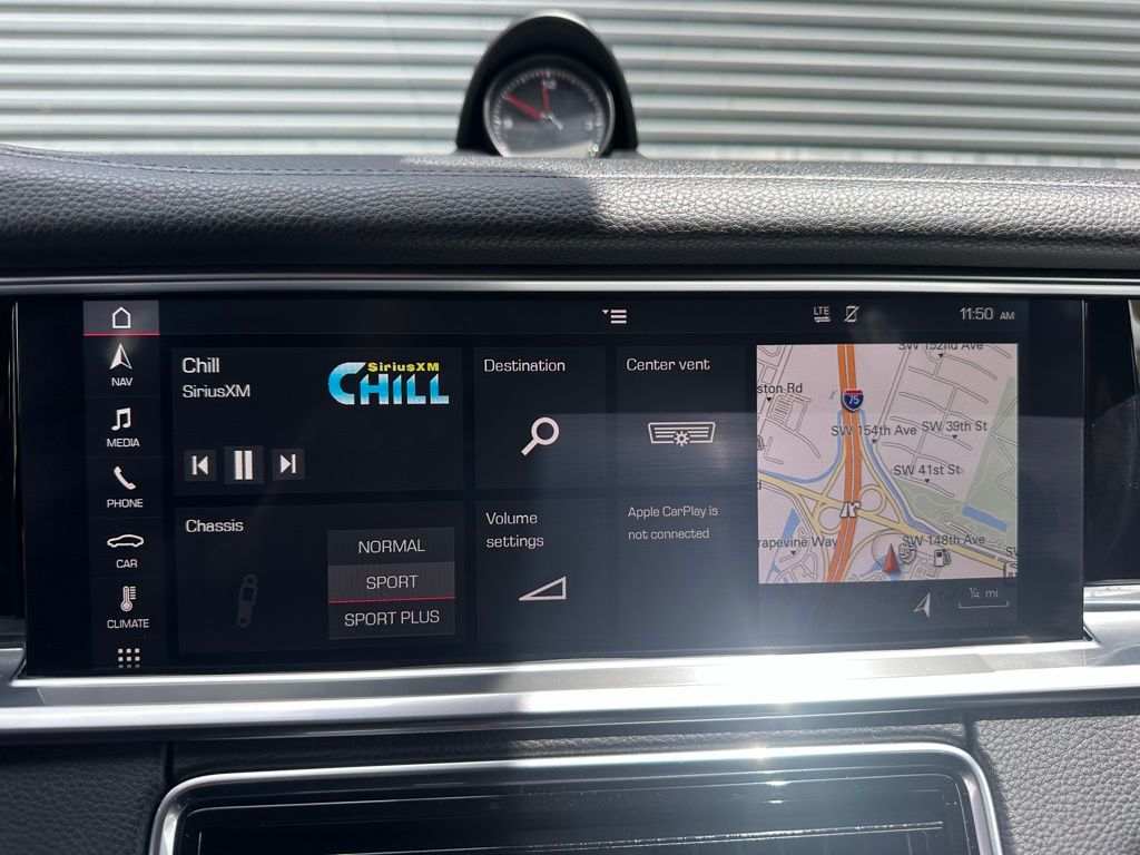 2018 Porsche Panamera  25