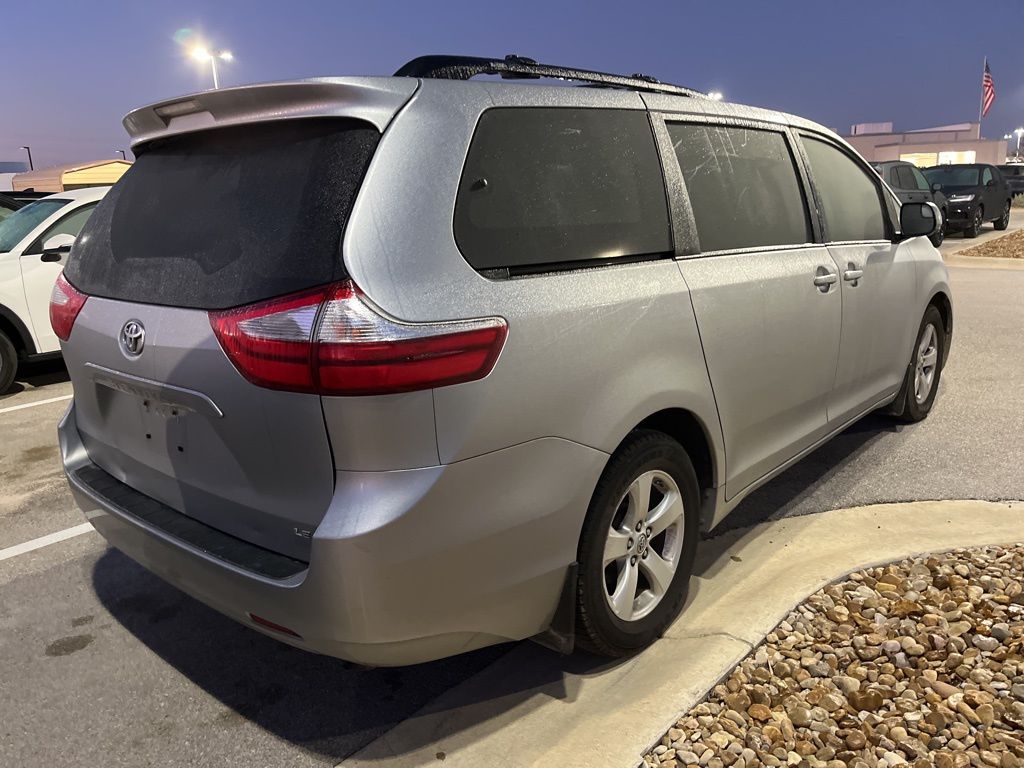 Thumbnail: 2017 Toyota Sienna - 3