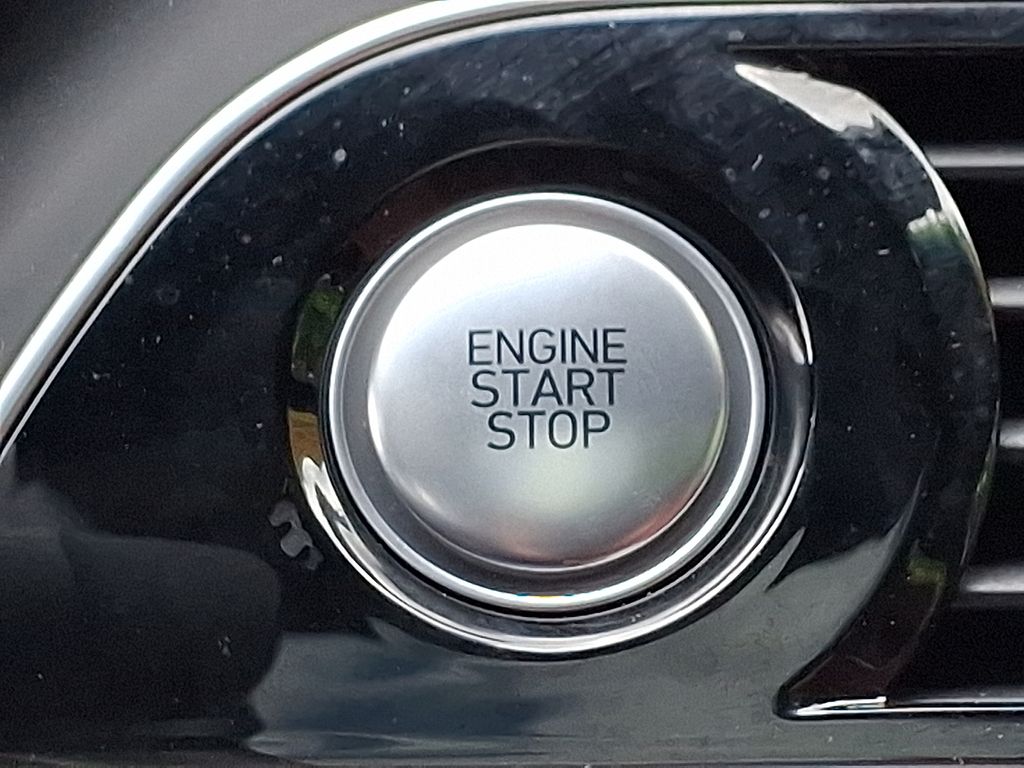 2023 Genesis G70 3.3T 24