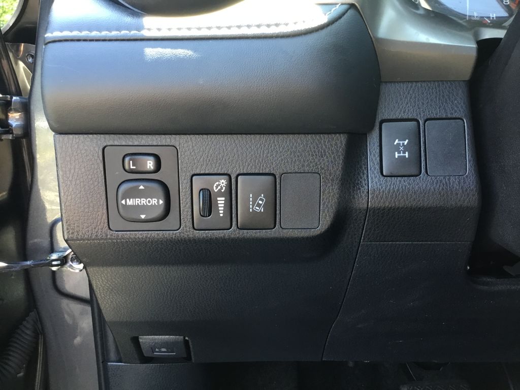 Thumbnail: 2018 Toyota RAV4 - 20