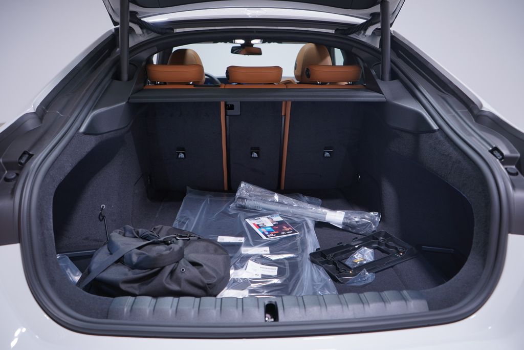 Thumbnail: 2025 BMW i4 - 13