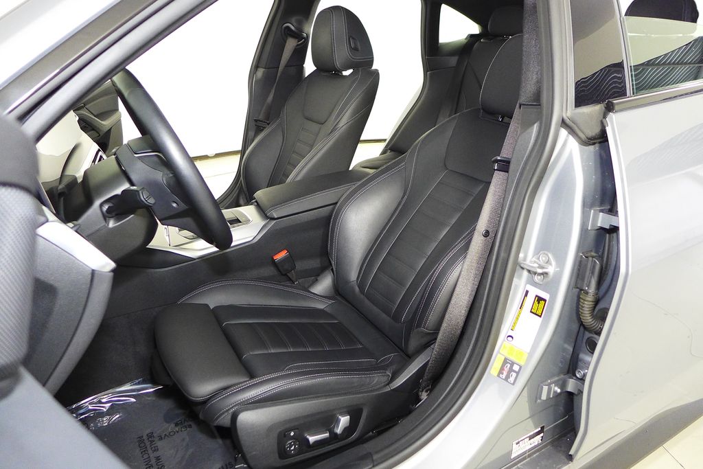 Thumbnail: 2023 BMW i4 - 23