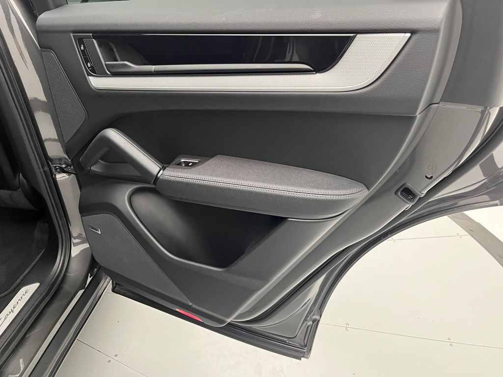 Thumbnail: 2025 Porsche Cayenne - 31