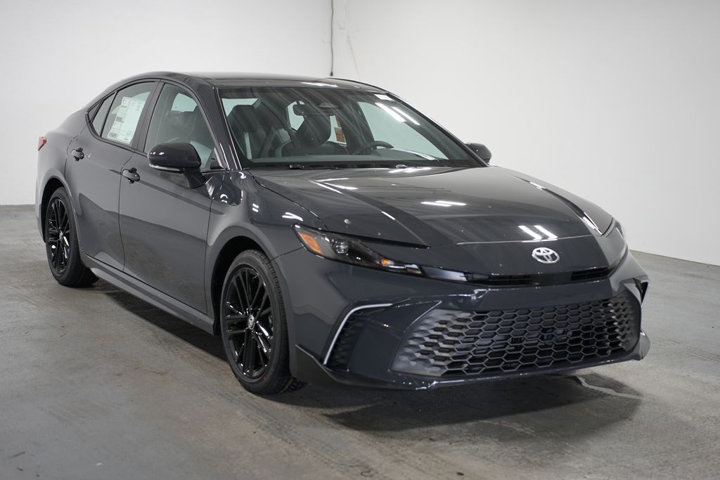 2025 Toyota Camry SE 3