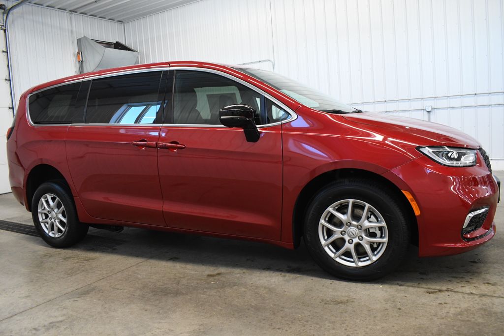 Used 2026 Red Chrysler Select image 12