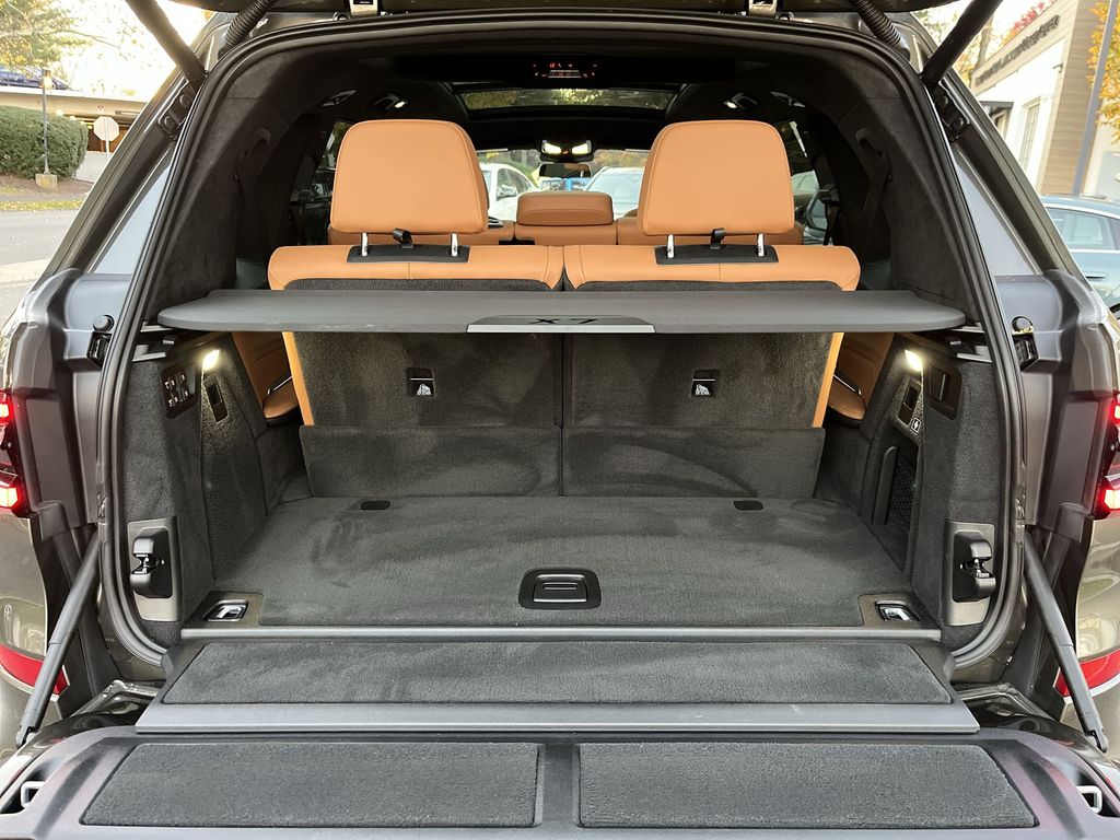 Thumbnail: 2023 BMW X7 - 25