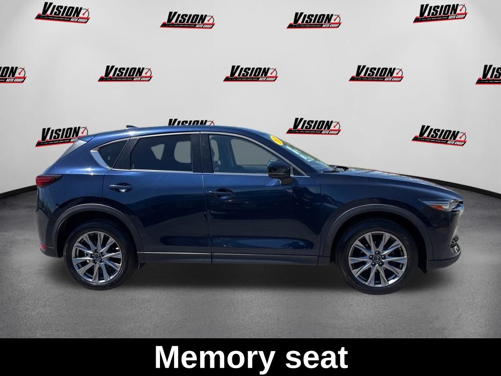 View vehicle photo 4