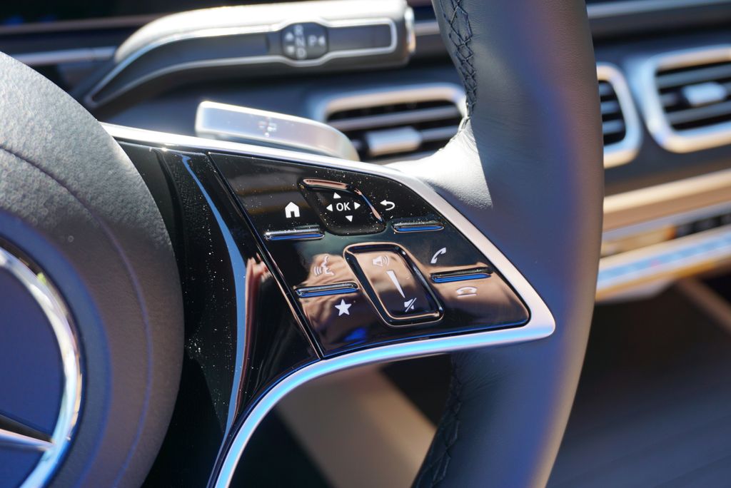 Thumbnail: 2026 Mercedes-Benz GLE - 30