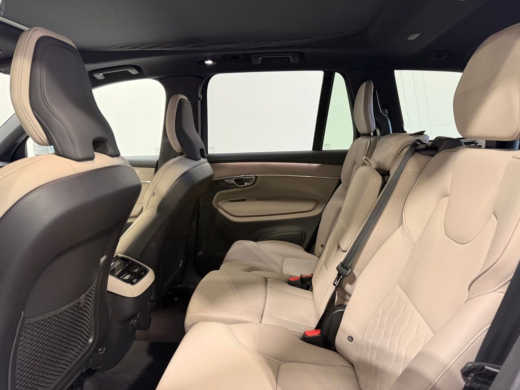 Thumbnail: 2025 Volvo XC90 - 21