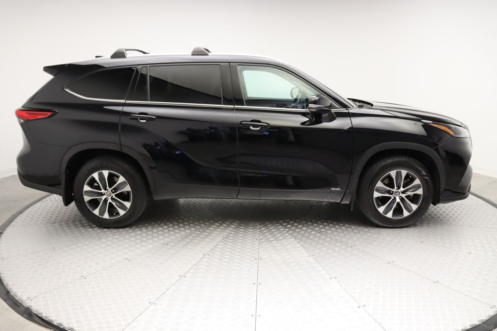 Thumbnail: 2022 Toyota Highlander - 7