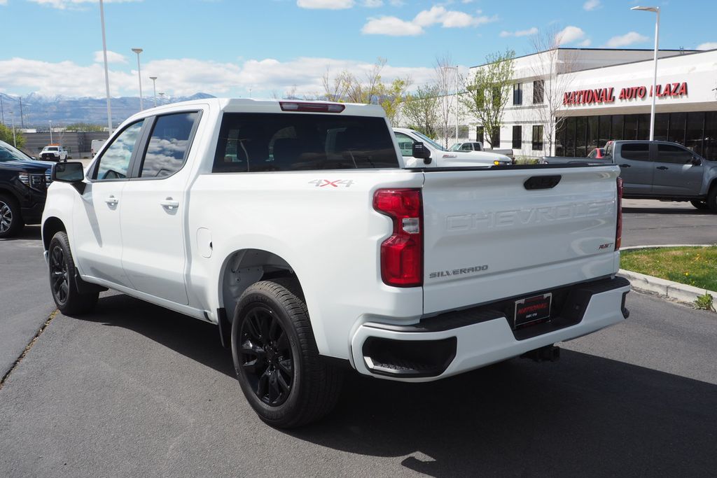 View vehicle photo 4