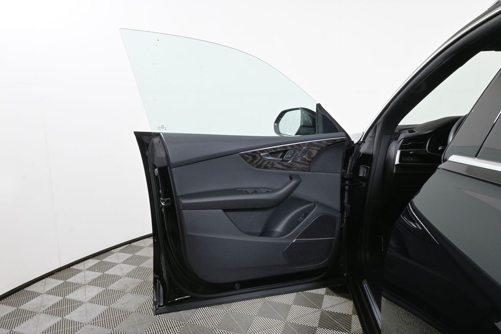 Thumbnail: 2021 Audi Q8 - 29