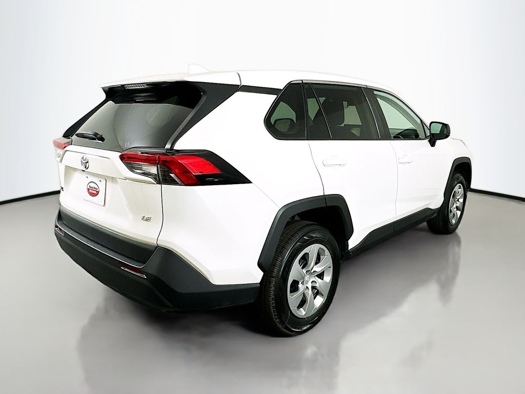 2022 Toyota RAV4 LE 5