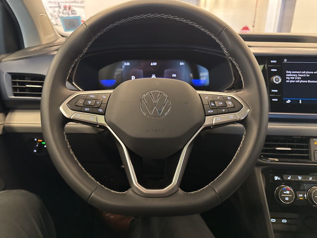 2024 Volkswagen Taos SE photo 15