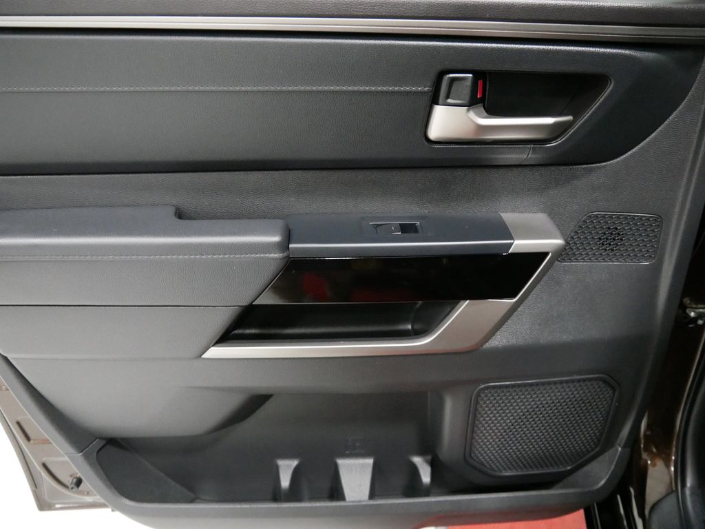 2025 Toyota Tundra Limited - Photo 18