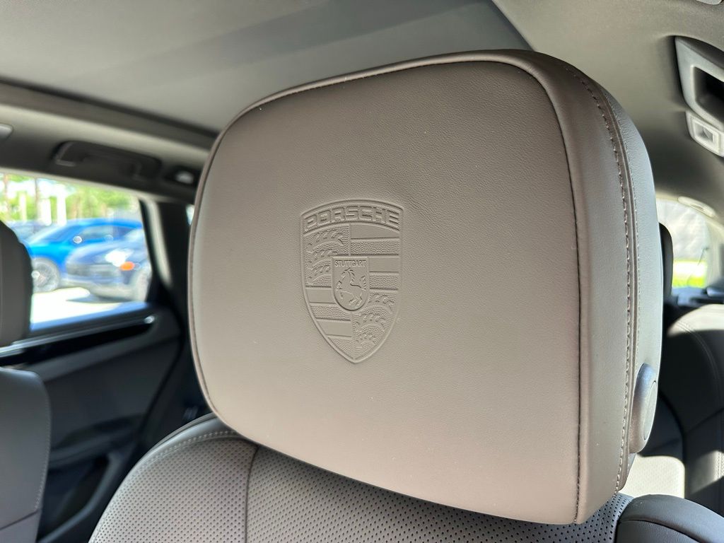 Thumbnail: 2026 Porsche Macan - 23