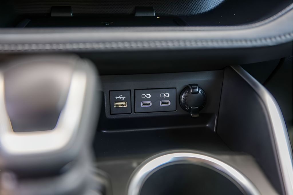 Used Car 2023 Toyota Highlander  Xle For Sale Under $35,000 In Austin, Texas