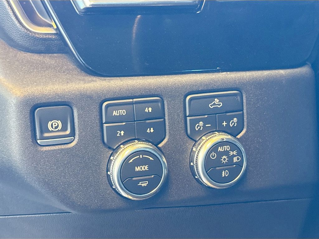 Used 2025 White GMC Elevation image 10